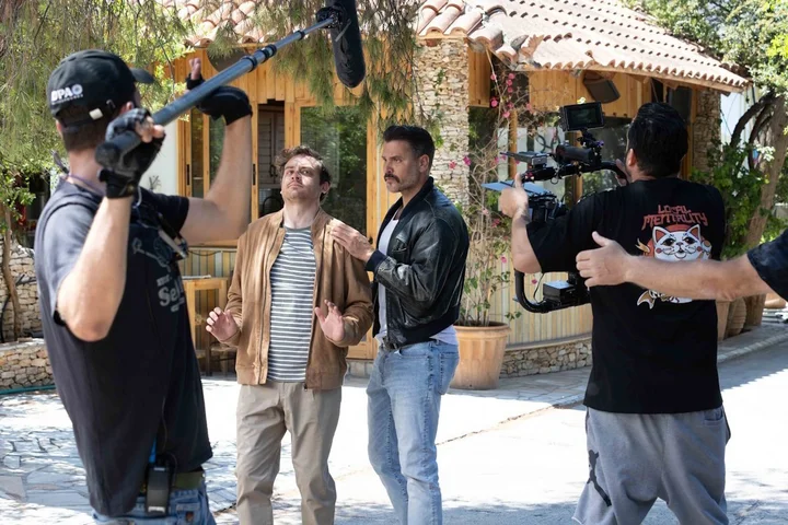 Γιατί ρε πατέρα;: Backstage στιγμές από τα γυρίσματα του trailer – Χαμόγελα και πειράγματα από το καστ