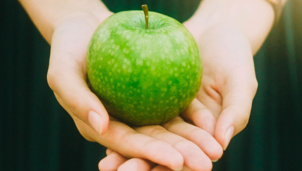 Κάνει ένα μήλο την ημέρα τον γιατρό… πέρα; Οι επιστήμονες απαντούν!