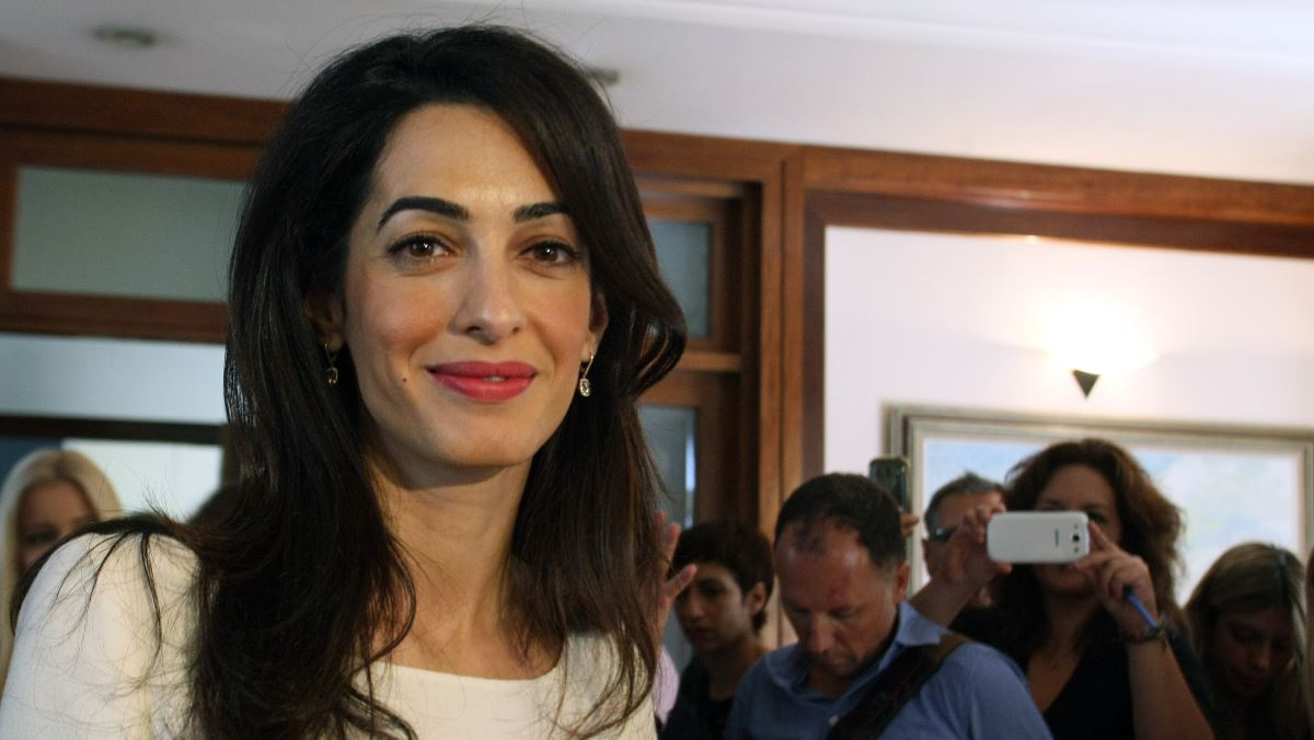 Amal Clooney: Αναλαμβάνει την υπεράσπιση της δημοσιογράφου Maria Ressa