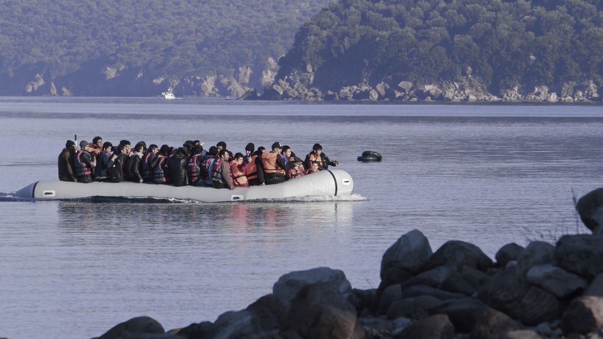 Μυτιλήνη: Ανατράπηκε βάρκα με μετανάστες εν μέσω θαλασσοταραχής