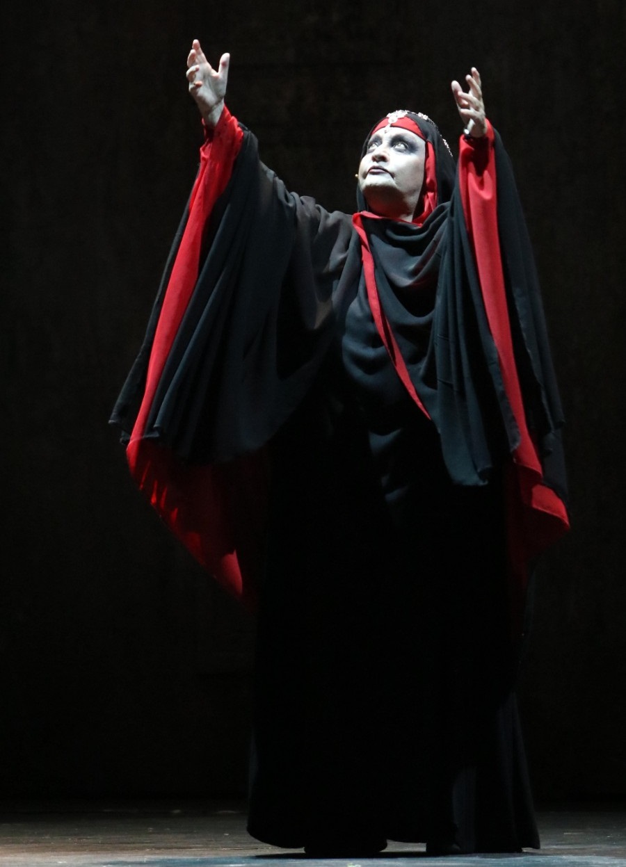 Η ηθοποιός Μίρκα Παπακωνσταντίνου στο ρόλο της Ατάρτης - Photo: NDP