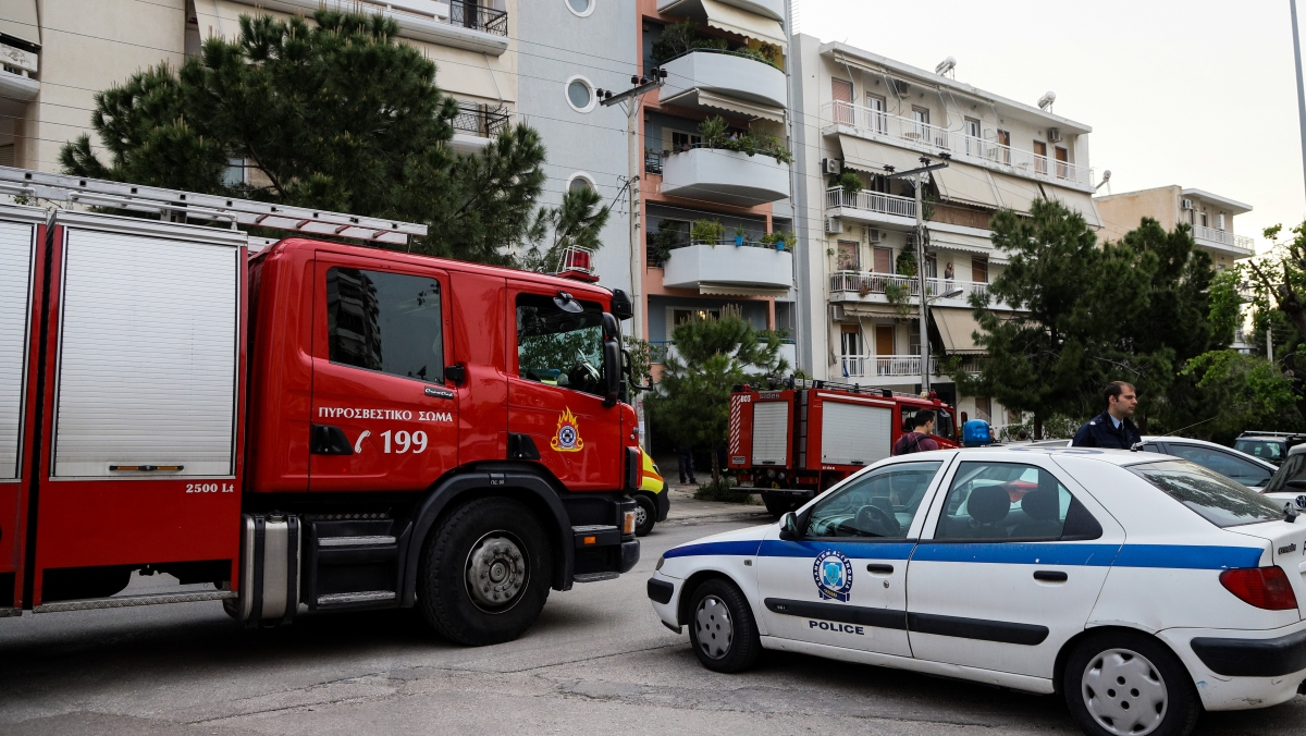 Νέα Σμύρνη: Απειλεί να αυτοκτονήσει ο άνδρας που είχε πάρει όμηρο τον πατέρα του