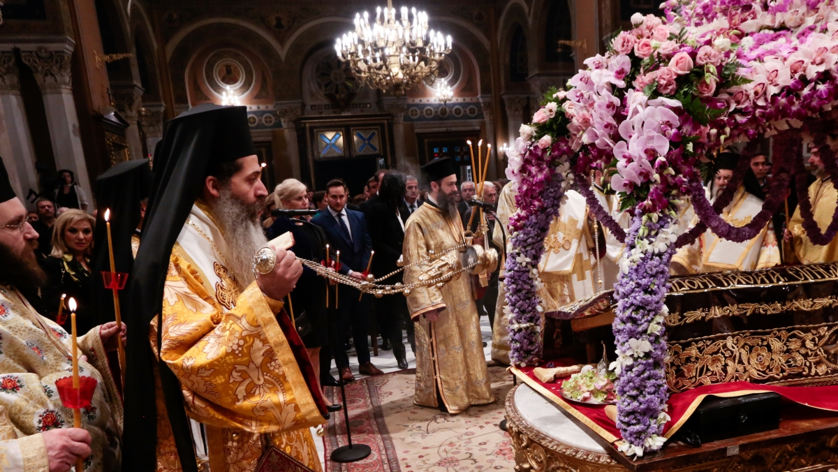 Οι ανθισμένοι και περίτεχνοι επιτάφιοι από όλη την Ελλάδα