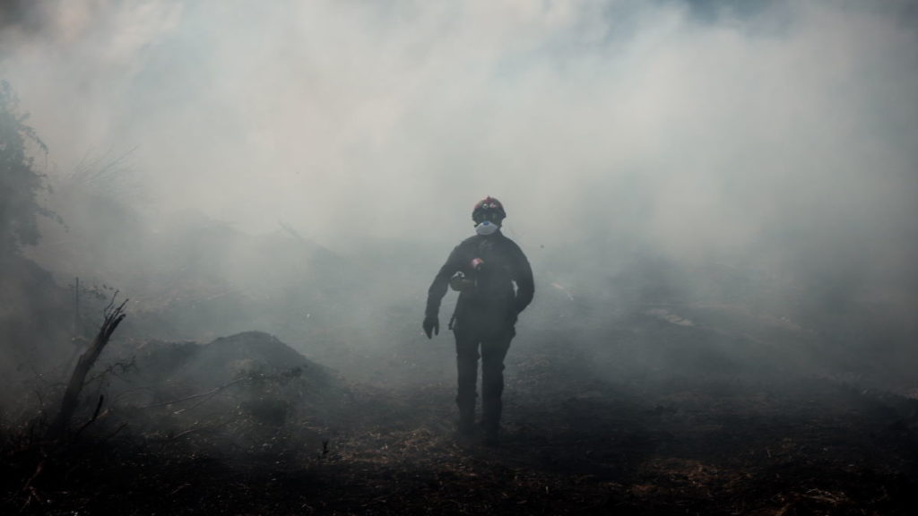 Εύβοια: Μεγάλη αναζωπύρωση της φωτιάς στην Πλατάνα