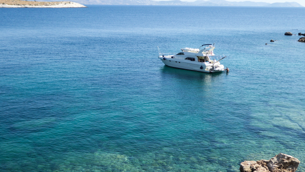 Κυριακή στην παραλία πέρασαν οι Αθηναίοι