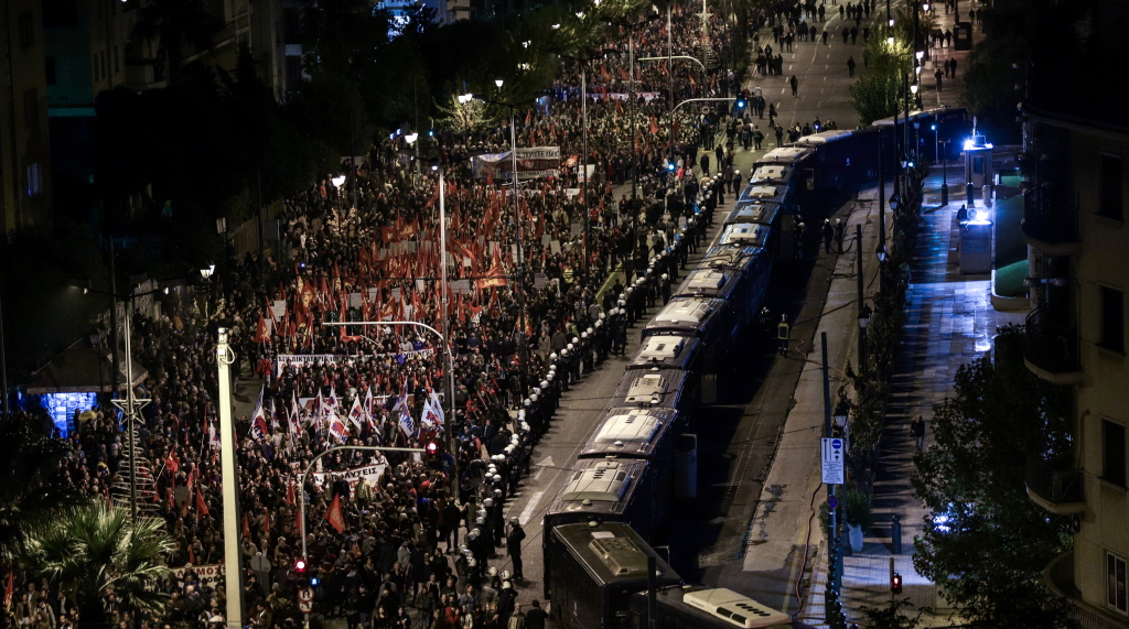 Πολυτεχνείο: Δόθηκαν στην κυκλοφορία οι δρόμοι της Αθήνας