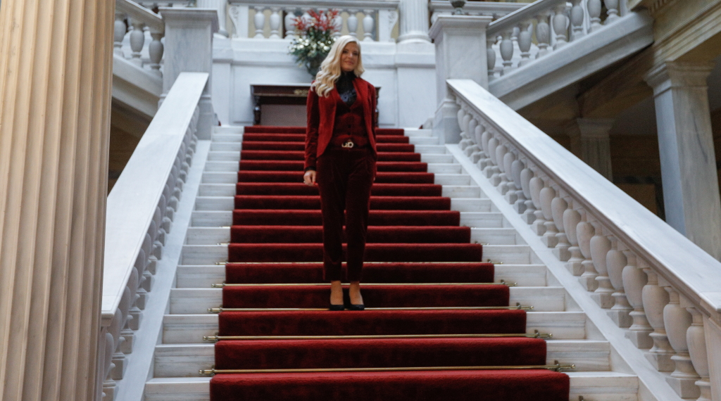 Μαρίνα Πατούλη: Η… πορφυρή εμφάνισή της και η φωτογράφιση στο Προεδρικό Μέγαρο