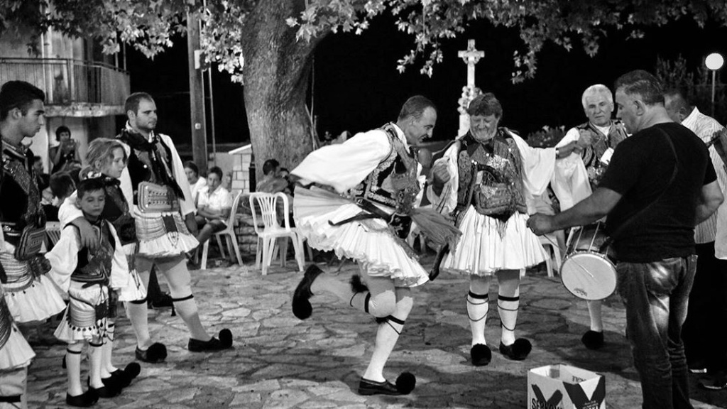 Νίκος Αλιάγας: Ο απίστευτος παραδοσιακός χορός του με φουστανέλα!