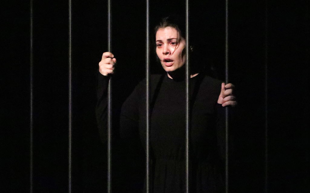 Μαρία Κορινθίου: “Έπαιρναν τηλέφωνο και ζητούσαν να με διώξουν από το θέατρο”