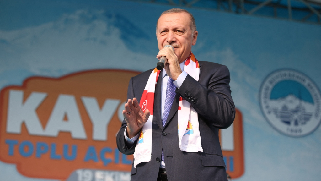 Ταγίπ Ερντογάν: Συμβούλεψε τους Τούρκους να πίνουν τσάι αντί για άτμισμα