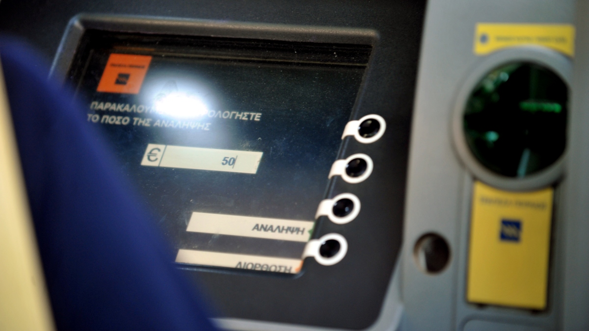 Τράπεζες: Τι αλλάζει στην ανάληψη χρημάτων από τα ATM;