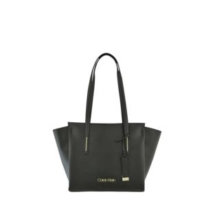 Μαύρη tote τσάντα, από 180,00, 126,00 ευρώ-Calvin Klein (Haralas)