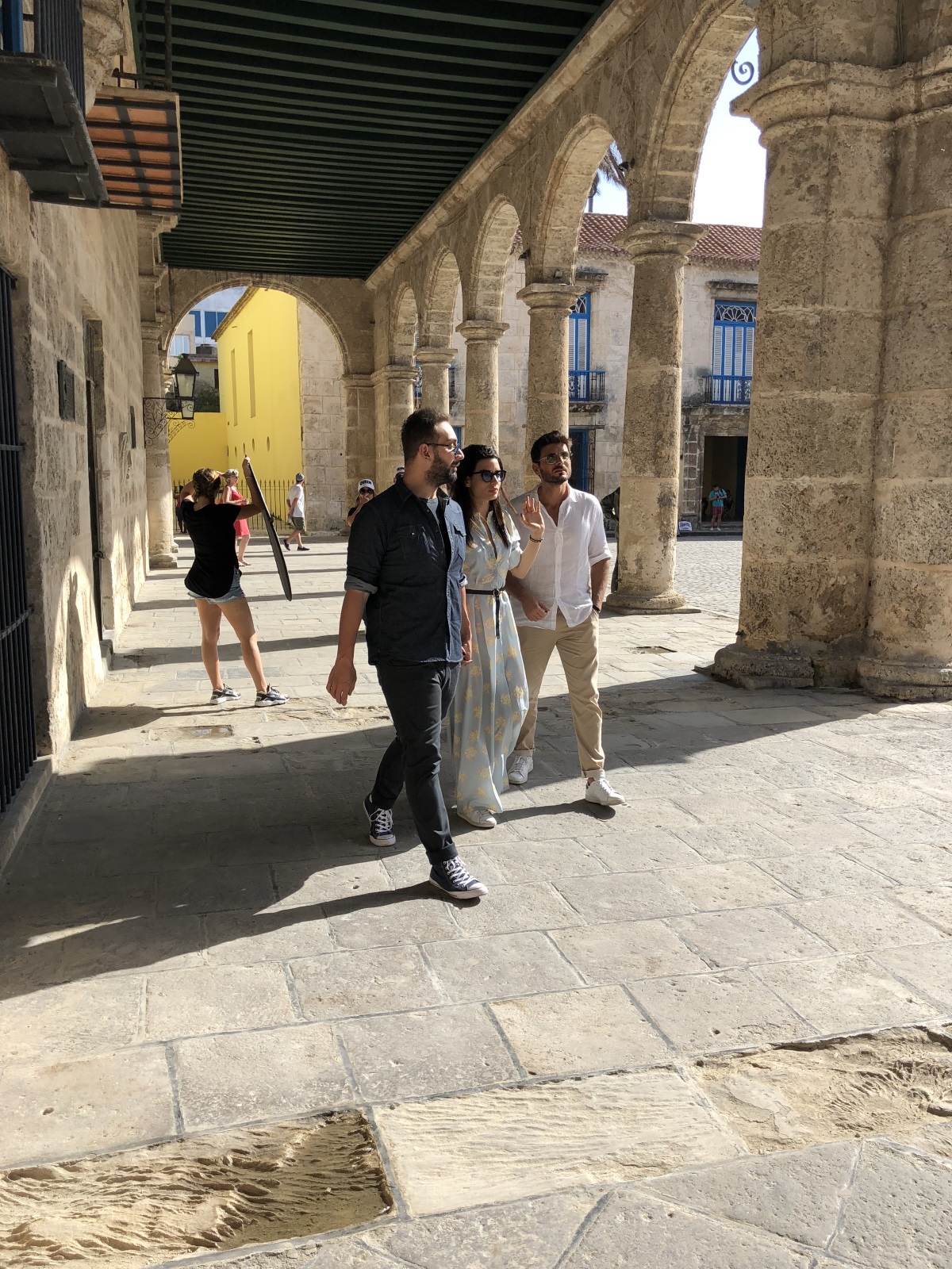 Κωστής Μαραβέγιας και Τόνια Σωτηροπούλου γνωρίζουν την Κούβα με ξεναγό το Νίκο Κοκλώνη