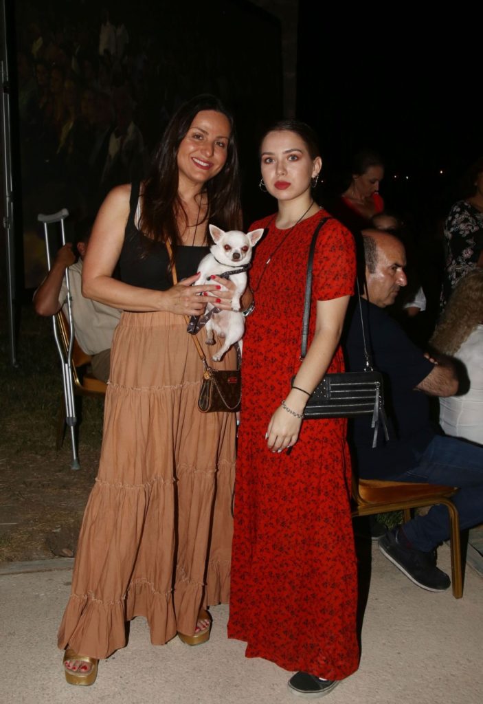 Η Βίκυ Γεροθόδωρου με την κόρη της Νικόλ Σαραβάκου