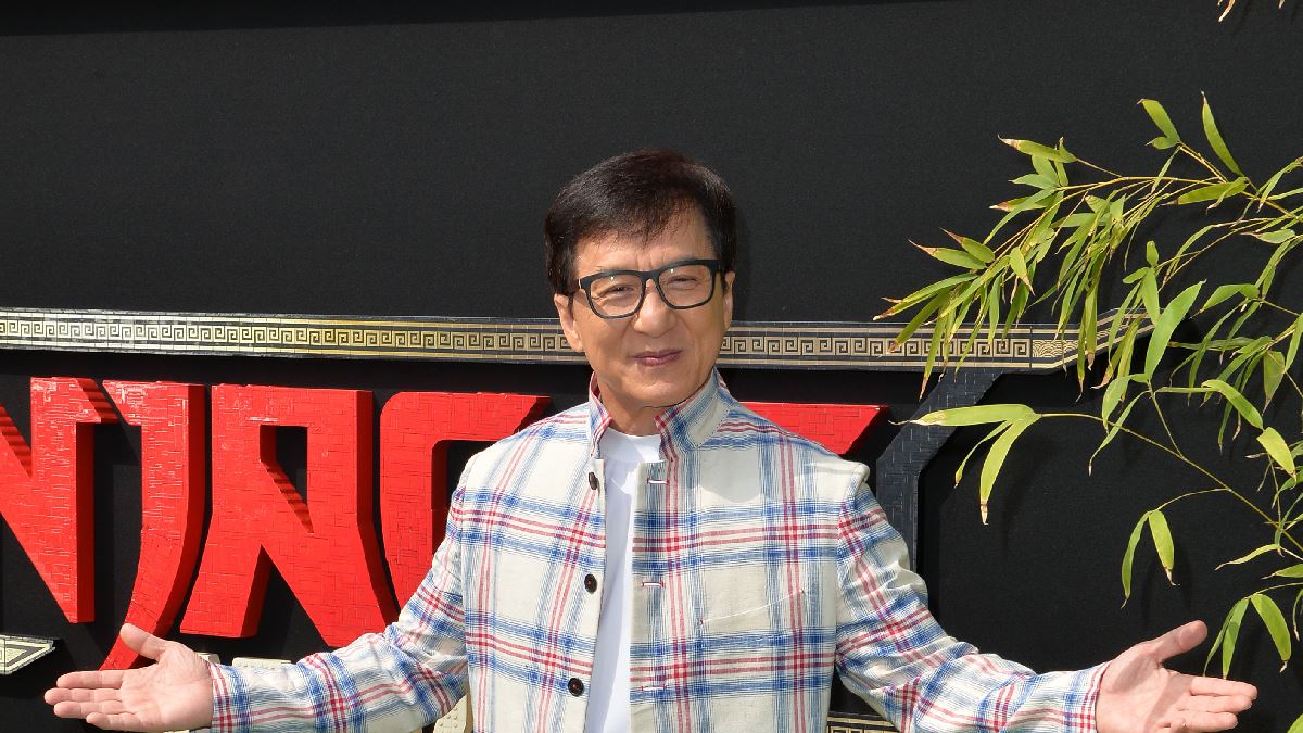 Jackie Chan: «Ξόδευα όλα μου τα λεφτά σε αλκοόλ, τζόγο και γυναίκες»