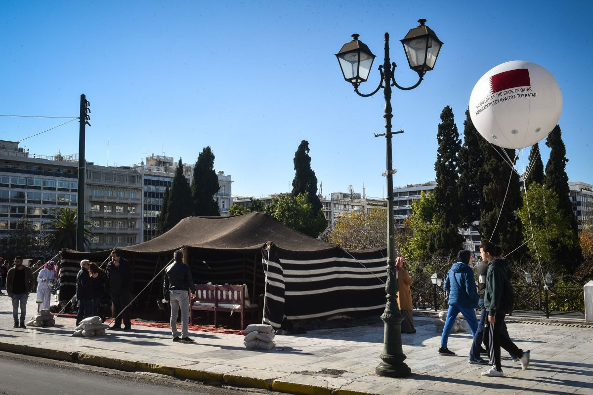 Η τέντα των βεδουίνων έκανε μια στάση στο Σύνταγμα