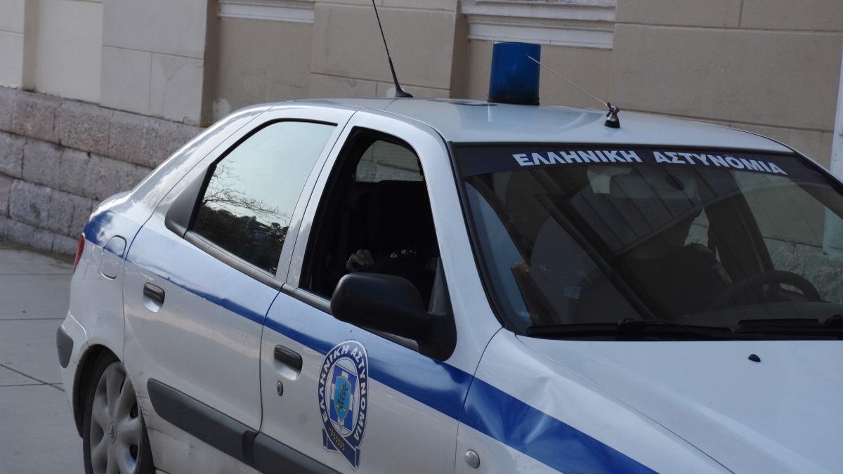 Εμπρηστική επίθεση σε αντιπροσωπεία αυτοκινήτων στην Καισαριανή – Κάηκαν δέκα οχήματα 