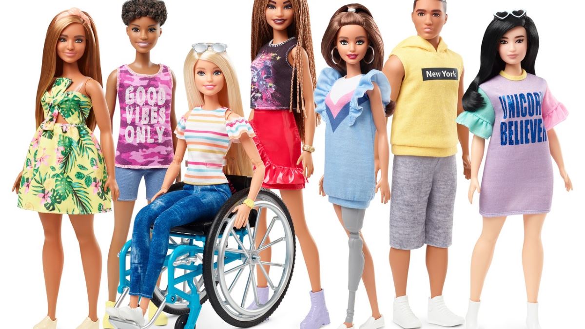 Barbie: Για πρώτη φορά κούκλα με αναπηρικό αμαξίδιο