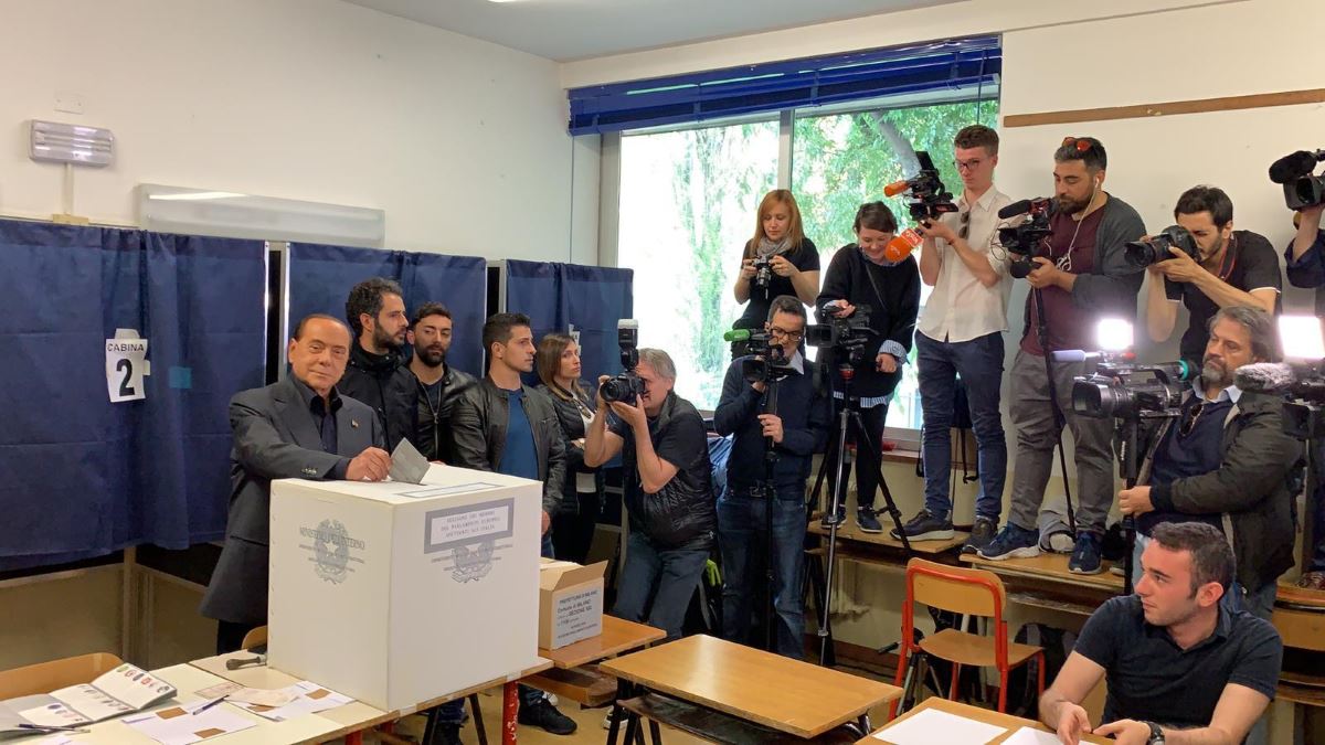 Ιταλία: Ο Σίλβιο Μπερλουσκόνι επέστρεψε στην πολιτική σκηνή