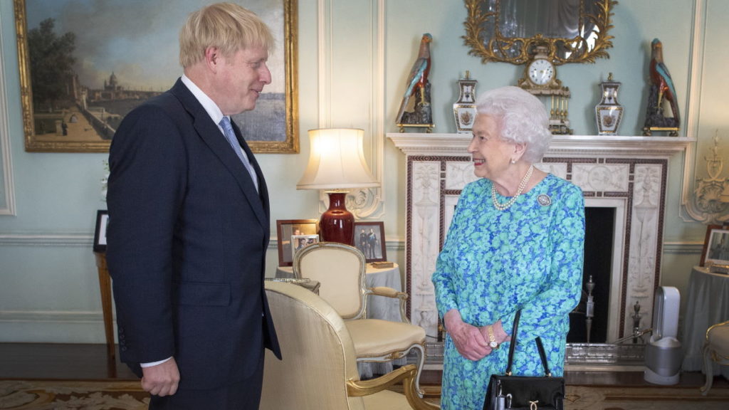 Brexit: Στη Βασίλισσα ο Μπόρις Τζόνσον – Τι της ζήτησε;