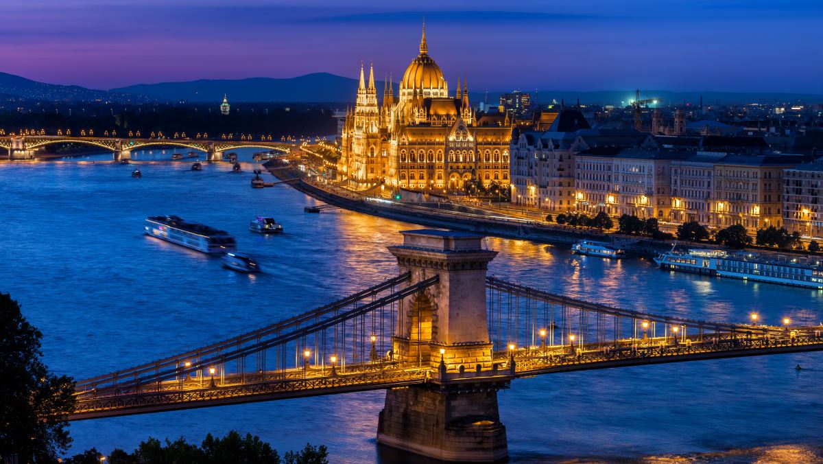 Βουδαπέστη: Πολύνεκρο ναυάγιο στον Δούναβη από ανατροπή σκάφους