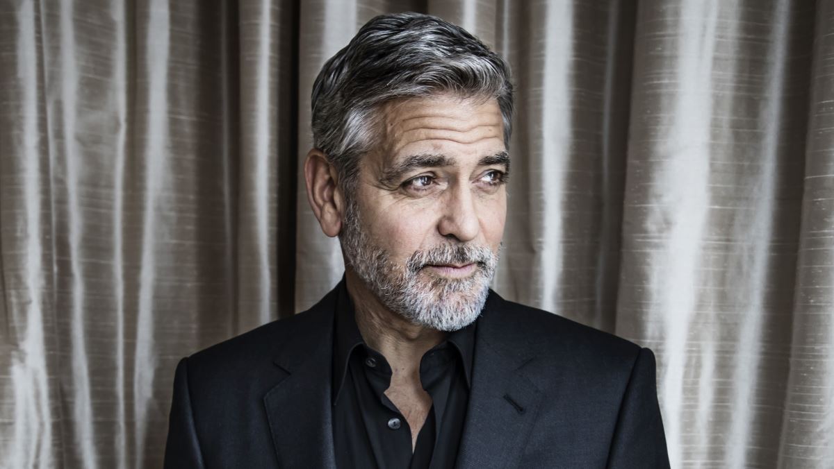 Και όμως! Ο George Clooney κουρεύεται μόνος του εδώ και… 25 χρόνια!