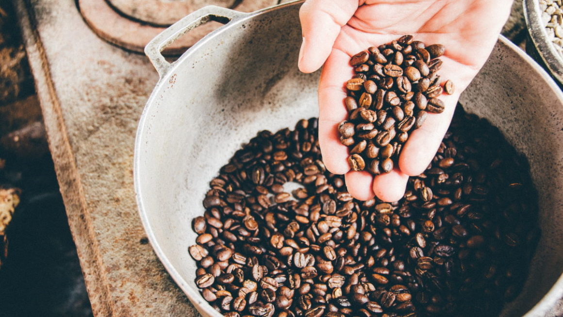 Καφές: Θετική η επίδρασή του στην επιβίωση ασθενών με μεταστατικό καρκίνο εντέρου – Τι λέει νέα αμερικανική μελέτη