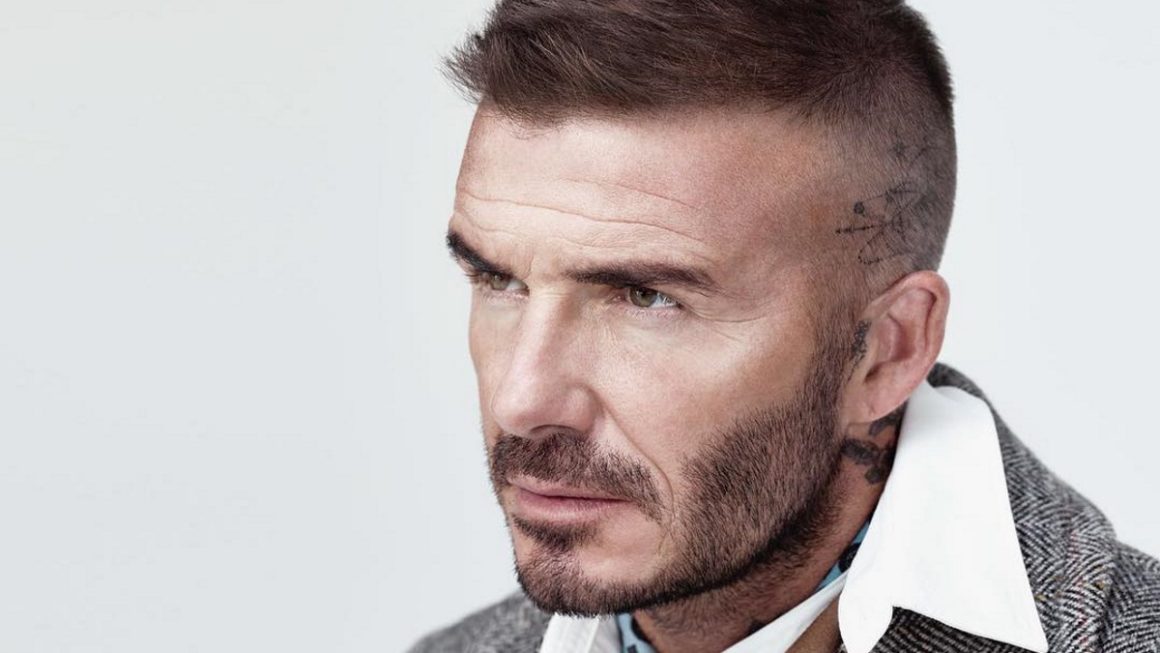 David Beckham: Η οικογενειακή φωτογραφία και η….παρ’ ολίγον τούμπα σε εκδήλωση
