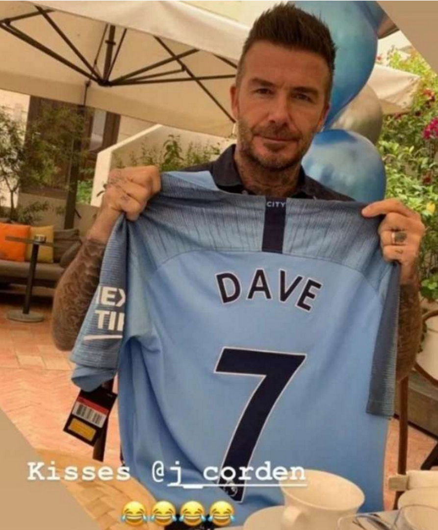 Ο David Beckham με τη φανέλα της Μάντσεστερ Σίτι