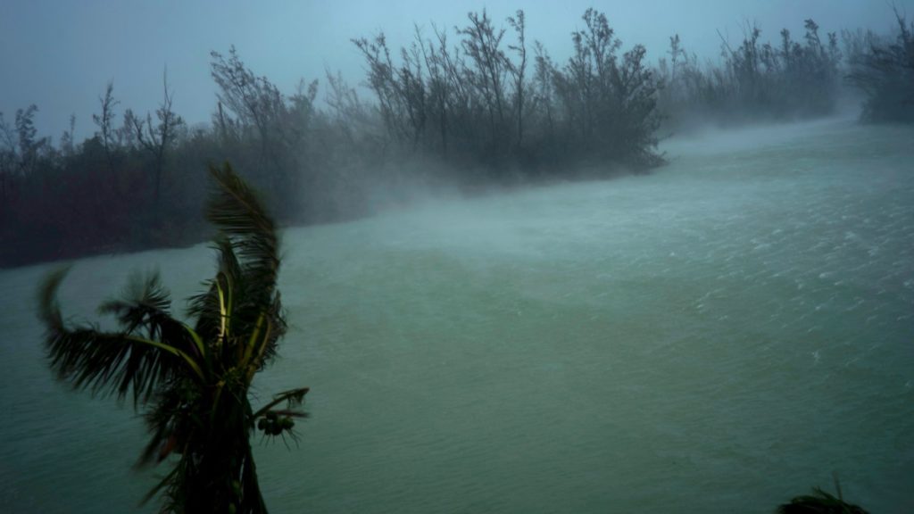 Τυφώνας Ντόριαν: Τουλάχιστον πέντε νεκροί – Ανυπολόγιστη καταστροφή