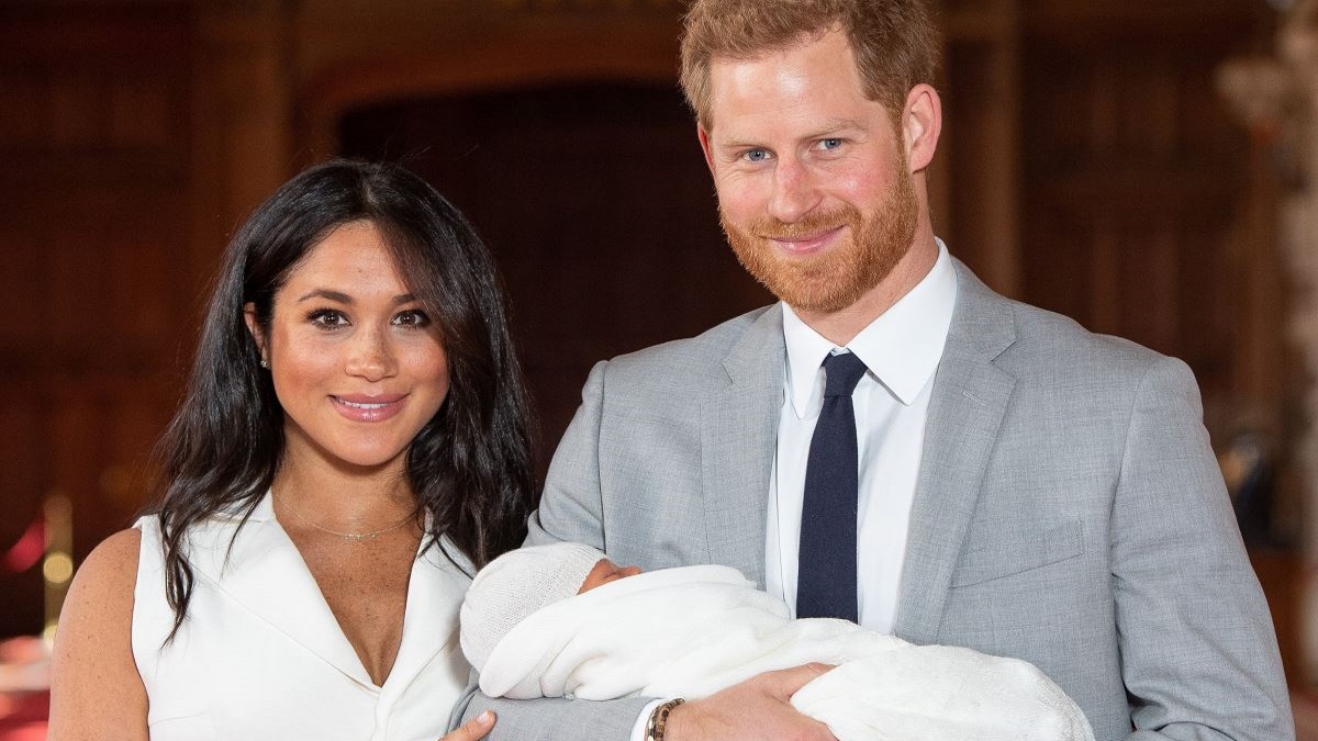 Ο Δούκας και η Δούκισσα του Sussex, μαζί με τον νεογέννητο Archie