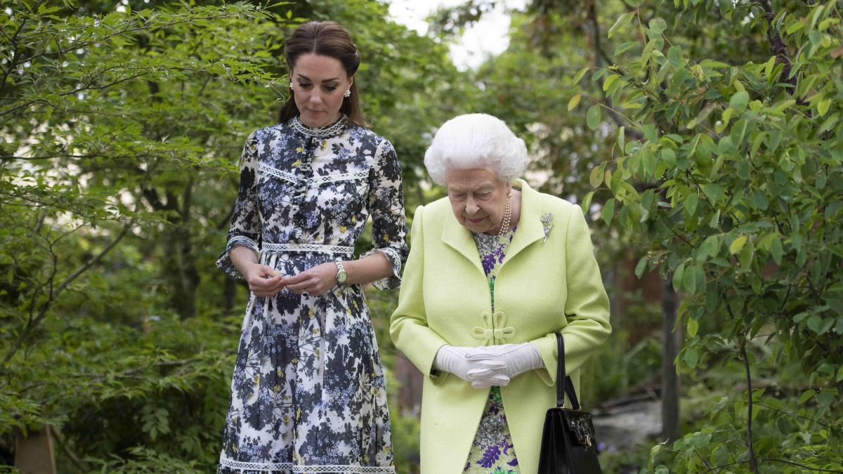 Βασίλισσα Ελισάβετ: Η Δούκισσα του Cambridge την ξενάγησε στον κήπο που σχεδίασε