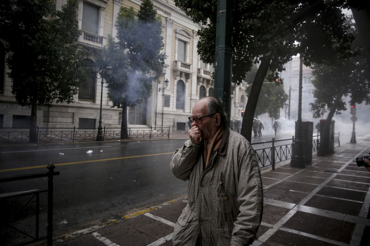 Ρίψη δακρυγόνων στο κέντρο της Αθήνας - Photo: EUROKINISSI