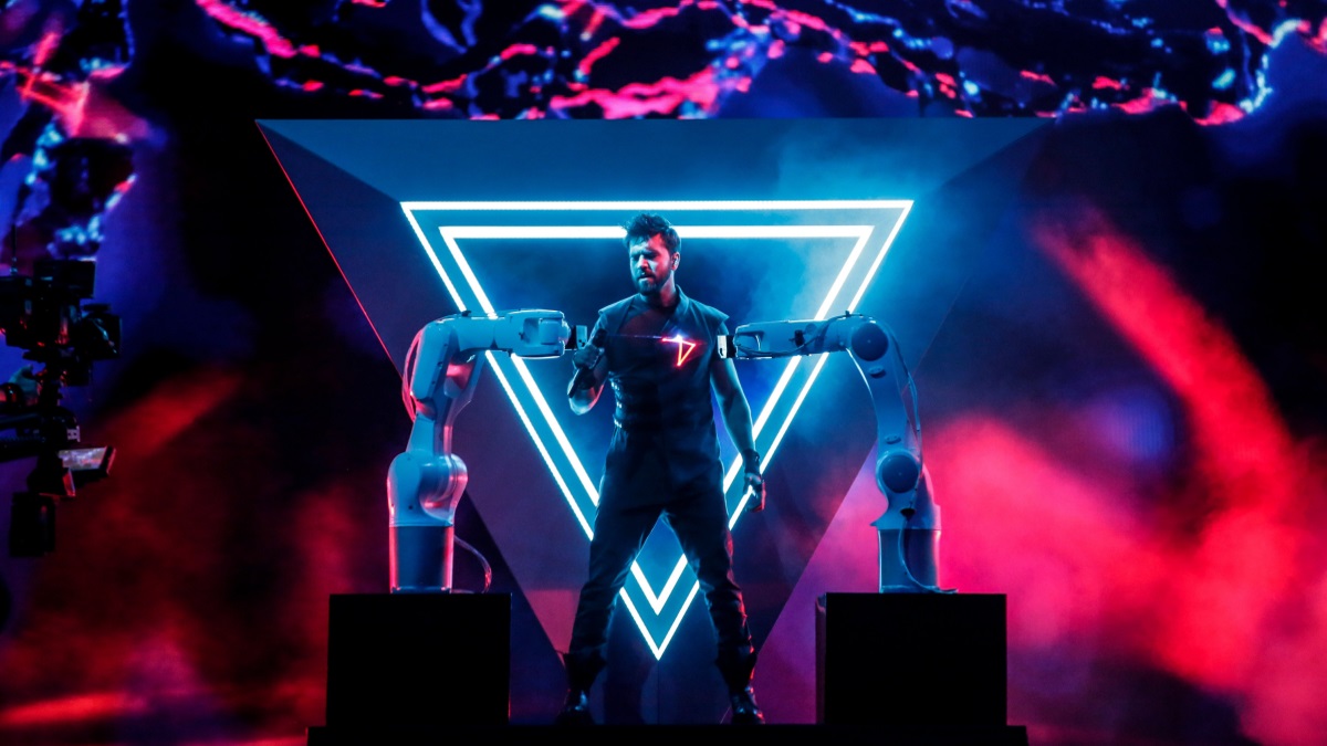 Eurovision 2019: Το Αζερμπαϊτζάν και τα ρομποτικά χέρια