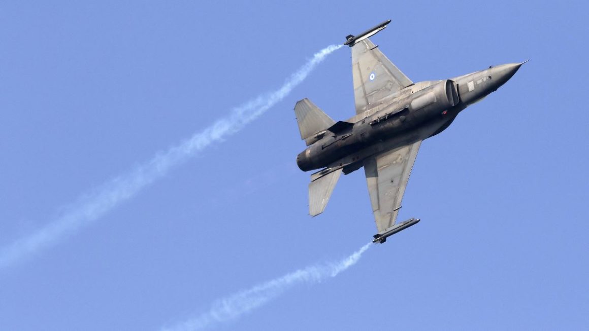 Συντριβή μαχητικού F-16 της Πολεμικής Αεροπορίας στην Ανδραβίδα: Σώθηκε ο πιλότος