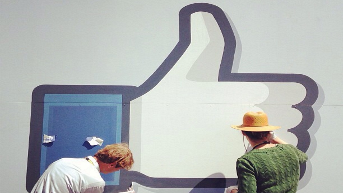 Facebook: Σκέψεις απόκρυψης των likes