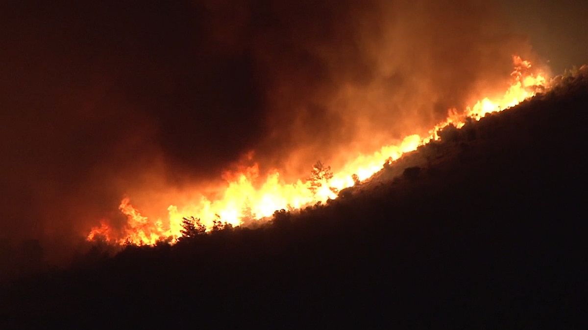 Εύβοια: Μεγάλη πυρκαγιά στην Κάρυστο