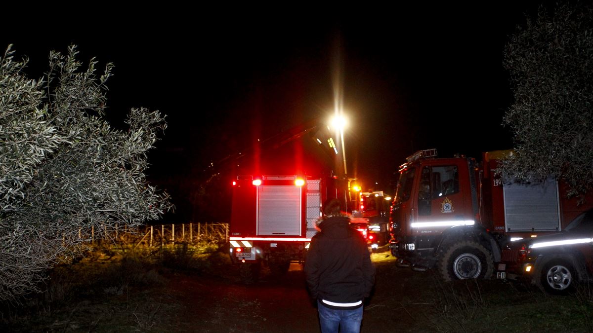 Θεσσαλονίκη: Ξέσπασε πυρκαγιά σε έκταση με ξερά χόρτα