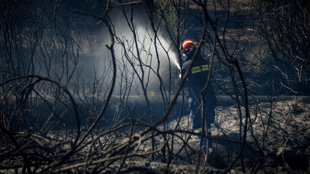 Σε ύφεση η πυρκαγιά στο Ζούμπερι – Οριοθετήθηκε η φωτιά στον Μαραθώνα