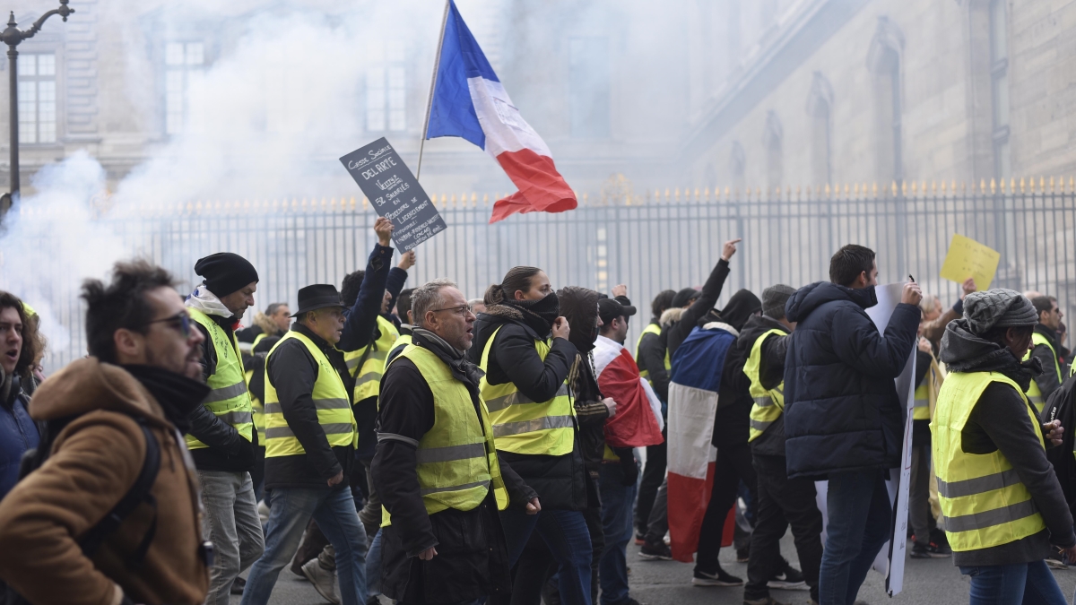 Γαλλία: Απαγορεύτηκαν οι διαδηλώσεις των “κίτρινων γιλέκων”