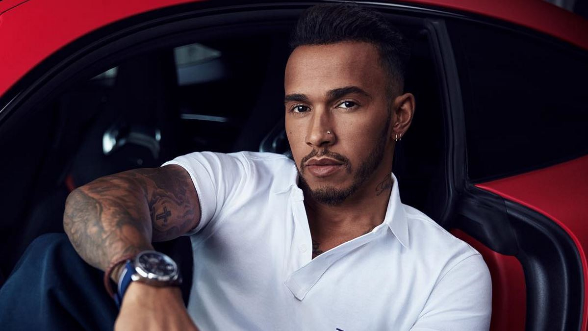 Lewis Hamilton: Ο πρωταθλητής της Formula 1 μεταφέρει τα σκυλιά του με ιδιωτικό τζετ