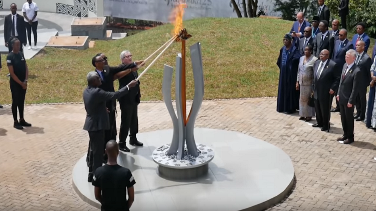 Ζαν-Κλοντ Γιούνκερ: Παρ’ ολίγον να κάψει την Πρώτη Κυρία της Ρουάντα