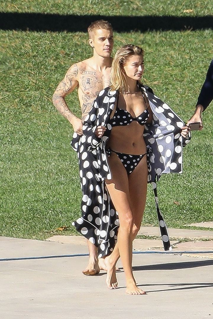 Τόσο η Hailey όσο και ο Justin ήταν ιδιαίτερα αποκαλυπτικοί στις ενδυματολογικές τους επιλογές 