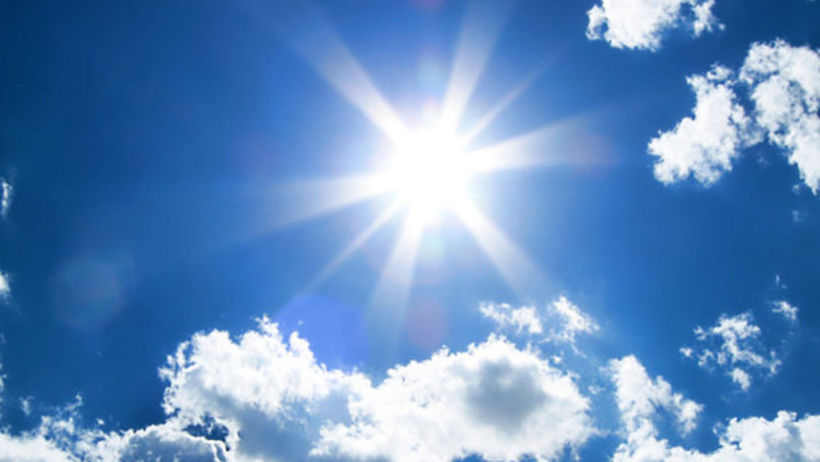 Καιρός: Θερμό Σαββατοκύριακο – Ηλιοφάνεια με λίγες νεφώσεις και έως 35 βαθμοί η θερμοκρασία