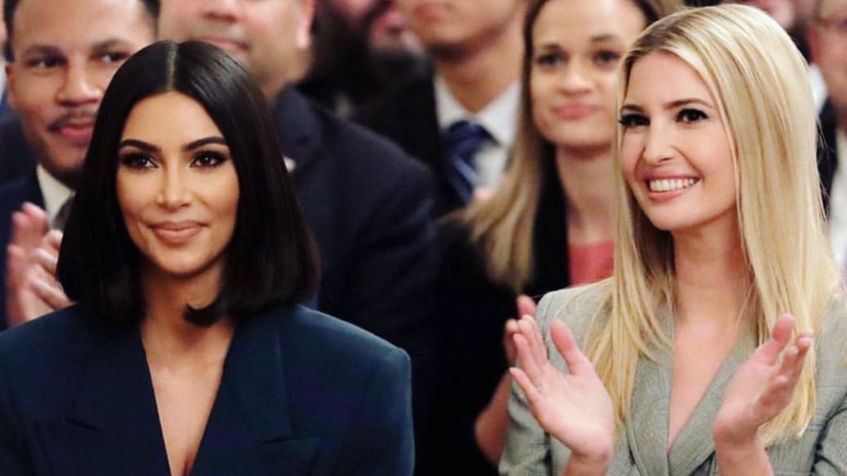 Kim Kardashian: Με κοστούμι, ξανά στον Λευκό Οίκο!