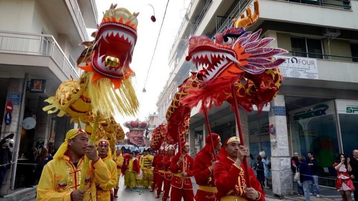 Πατρινό Καρναβάλι: 40.000 καρναβαλιστές και ένας κινέζικος δράκος