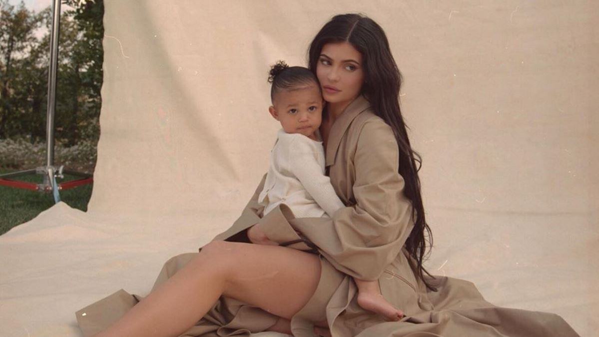 Kylie Jenner: H 17 μηνών κόρη της έκανε το πρώτο της εξώφυλλο