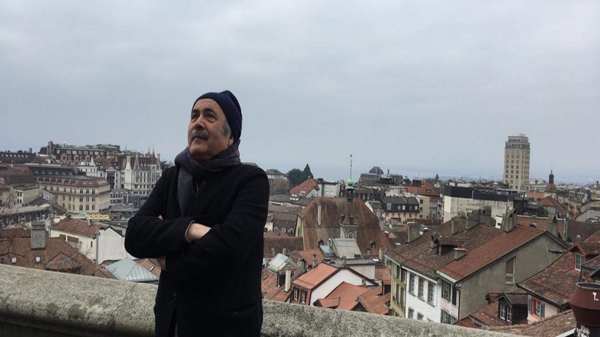 Λάκης Λαζόπουλος: Επέστρεψε στο «Αλ Τσαντίρι Νιουζ» με… κλεισμένο μάτι
