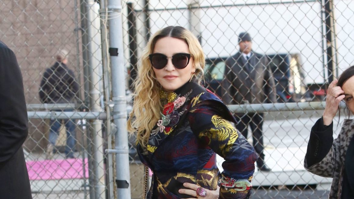 Madonna: Το Material Girl αγόρασε την έπαυλη του The Weeknd σε τιμή… ευκαιρίας! Φωτογραφίες
