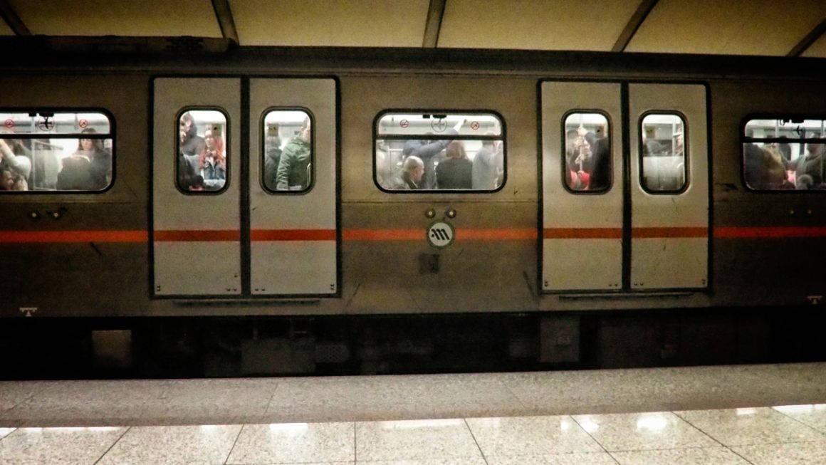 Κακοκαιρία «Ελπίς»: Διακόπηκαν τα δρομολόγια του μετρό προς αεροδρόμιο – Προβλήματα σε ΗΣΑΠ και τραμ